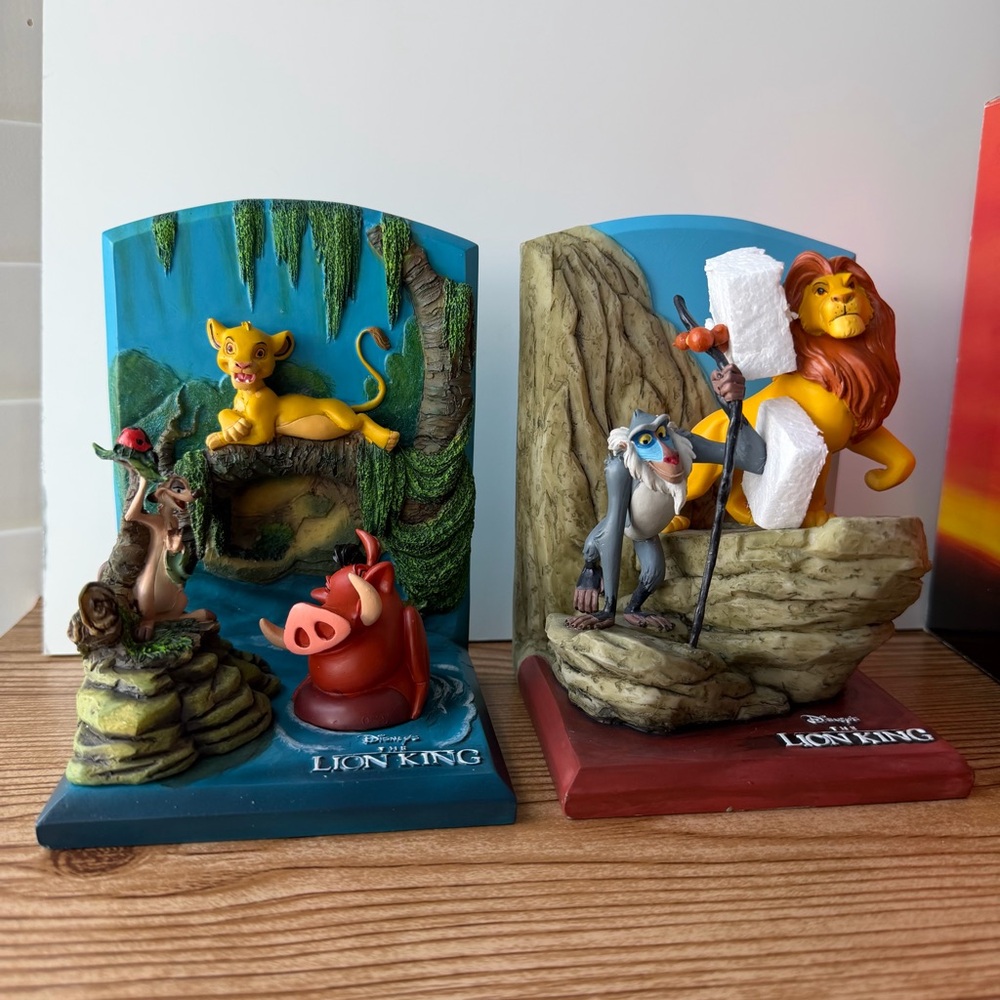 The Lion King Disney Hallmark Resin Book Ends Rare With Original Box & Packaging